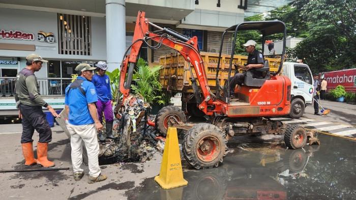 Pemkot Depok Pantau Pembuang Sampak ke Kali Cabang Timur yang Sebabkan Banjir di Margonda