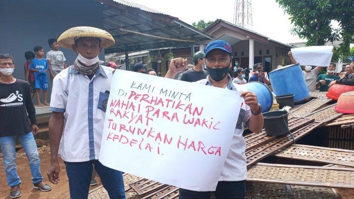Curhat Pengrajin Tempe di Depok : Harga Kedelai Pernah Naik Sampai Tiga Kali dalam Sehari