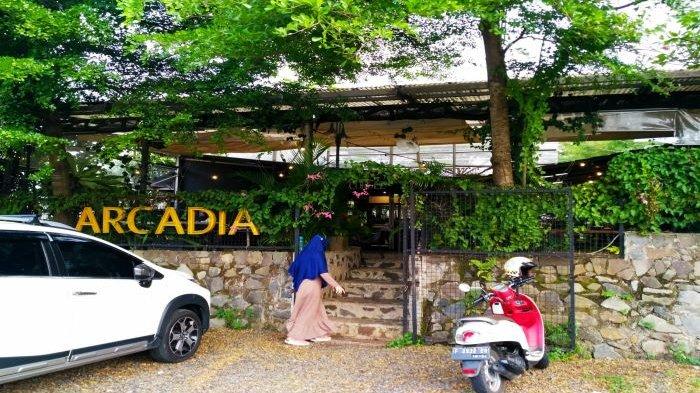 Depok Hari Ini Makan Dimana? Santap Bakmi Arcadia di Grand Depok City dengan Nuansa Alam yang Sejuk