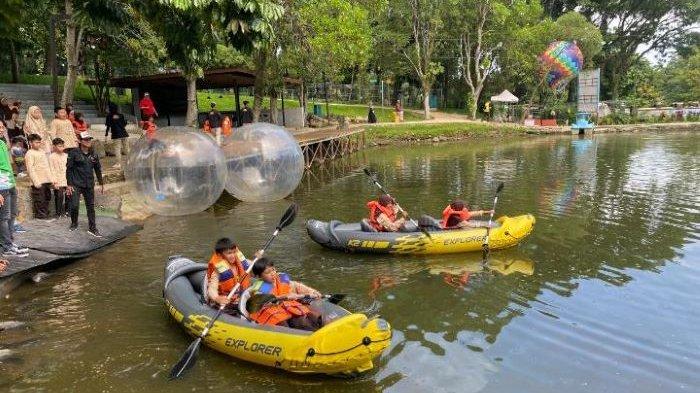WISATA BOGOR - Pengunjung menikmati aneka permainan di Rivera Bogor yang berlokasi di Perumahan Bogor Nirwana Residence, Kota Bogor, Jawa Barat, pada Jumat (21/3/2025)
