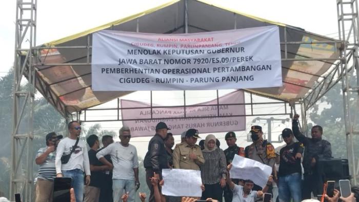 Tolak Kebijakan Dedi Mulyadi, 10 Ribu Warga Bogor Barat Gelar Aksi Unjuk Rasa