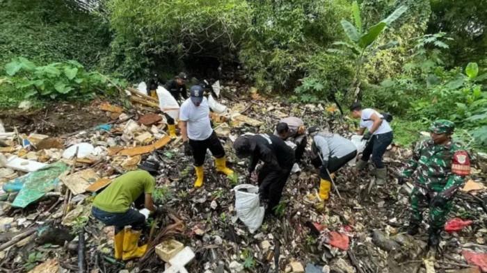 Aksi Bersih-bersih Sungai Cipinang Terus Dilakukan Pemkot Depok, Kali Ini di Kelurahan Harjamukti