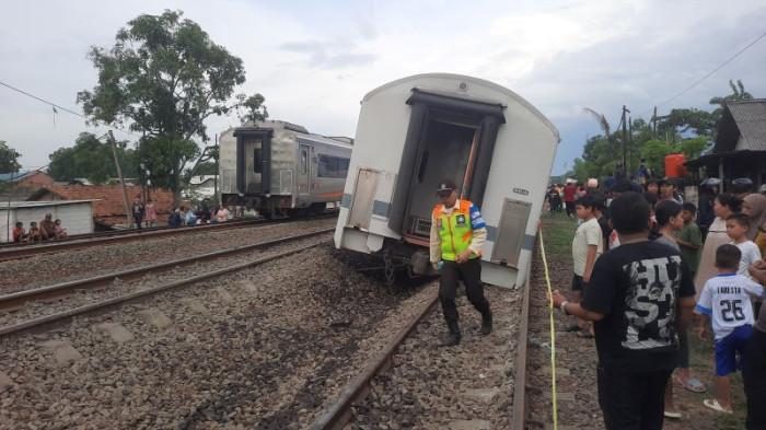 Kereta Anjlok di Kedunggedeh Bekasi, Warga Dengar Benturan Keras Gerbong dengan Kerikil