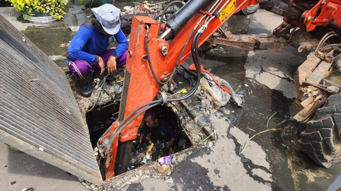 Terungkap Penyebab Banjir di Jalan Margonda Depok, Drainase Alami Penyempitan hingga Tertutup Beton