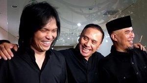 Ahmad-Dhani-dan-Once-Mekel-didampingi-Mochamad-Iriawan.jpg