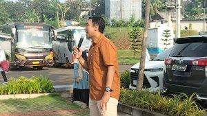Ahmad-Syihan-Ismail-menyambangi-kader-bank-sampah-se-Kecamatan-Tapos-pada-Senin-8122023.jpg