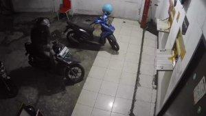 Aksi-curanmor-di-depan-Resto-Hunkry-Sukmajaya-Kota-Depok.jpg