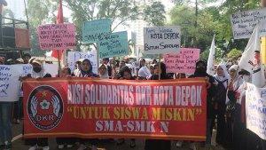 Aksi-demonstrasi-memprotes-pelaksanaan-PPDB-2024-tingkat-SMA-di-Kantor-Wali-Kota-Depok.jpg