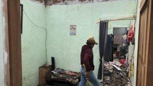 Angin-puting-beliung-menerbangkan-atap-rumah-warga-1.jpg
