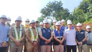 Anies-Baswedan-meninjau-pembangunan-saringan-sampah-2.jpg