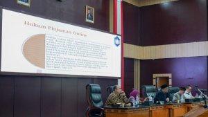 Atang-Trisnanto-Diskusi-Soal-Pinjol.jpg
