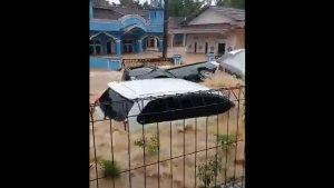 Banjir-bandang-menerjang-wilayah-Kampung-Parungseah.jpg