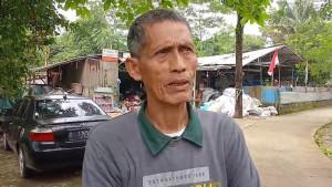 Basri-Bastian-warga-Kampung-Cigeger-saat-ditemui-di-Citeureup.jpg