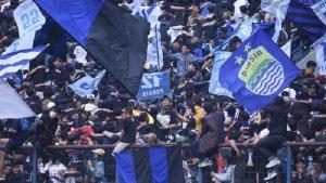 Bobotoh-saat-menyaksikan-pertandingan-Persib-di-Stadion-GBLA.jpg