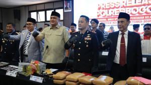 Bupati-Bogor-Rudy-Susmanto-ketiga-dari-kiri-menghadiri-pengungkapan-kasus-narkotika.jpg