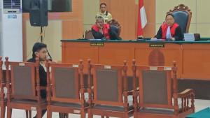 DJ-Angger-Dimas-ayah-dari-Dante-menjadi-saksi-dalam-persidangan.jpg
