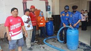 DPKP-Kota-Depok-melakukan-pemasangan-toren-dan-mendistribusikan-air-bersih.jpg