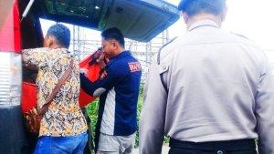 Geger-warga-menemukan-sesosok-jasad-wanita-dalam-koper-hitam-di-semak-semak.jpg