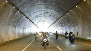 Gubernur-Jawa-Barat-Ridwan-Kamil-saat-meninjau-proyek-Jalan-Tol-Cileunyi-Sumedang-Dawuan.jpg