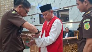 Hakim-PN-Depok-memvonis-terdakwa-kasus-pencabulan-Rudy-Kurniawan-10-tahun-penjara.jpg
