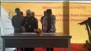 Imam-Budi-Hartono-saat-ditemui-usai-pemusnahan-barang-bukti-hasil-putusan-pidana.jpg