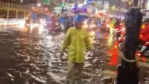 Jalan-Margonda-Depok-terendam-banjir-usai-hujan-deras-pada-Jumat-17102025-petang.jpg