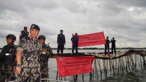 KKP-menyegel-pagar-bambu-misterius-sepanjang-3016-kilometer.jpg