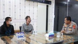 Kapolres-Bogor-AKBP-Iman-Imanuddin-menerima-keluhan-masyarakat-dalam-kegiatan-Jumat-Curhat.jpg
