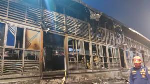 Kebakaran-hebat-melanda-halte-bus-Transjakarta-koridor-13-di-Jalan-Kapten-Tendean.jpg