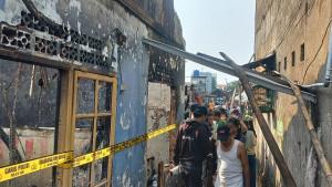 Kebakaran-melanda-kawasan-padat-penduduk-di-Jalan-Juraganan-1.jpg