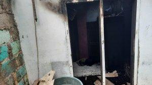 Kebakaran-melanda-satu-unit-rumah-di-Kelurahan-Pabuaran.jpg
