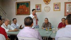 Kevin-Wu-saat-bertemu-dengan-pengurus-Vihara-Amurva-Bhumi-Setiabudi.jpg