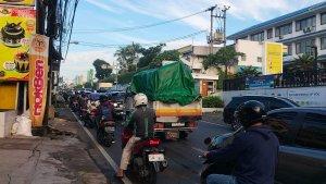 Kondisi-lalu-lintas-di-pertigaan-Parung-Bingung-Jalan-Raya-Sawangan-Kota-Depok.jpg