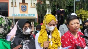 Kuasa-Hukum-dan-Orang-tua-murid-SDN-Pondok-Cina-1-Depok.jpg