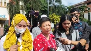 Kuasa-Hukum-dan-ortu-Siswa-SDN-Pondok-Cina-1-Depok.jpg