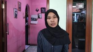 Linda-anak-dari-salah-seorang-korban-bus-pariwisata-yang-jatuh-ke-jurang.jpg