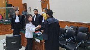 LindaPujiastuti-di-muka-sidang-PN-Jakarta-Barat-Senin-2732023.jpg