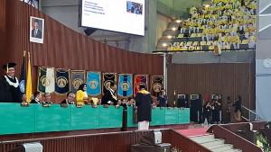 Nadia-Sukesi-Sianipar-menjadi-salah-satu-lulusan-UI-yang-mengikuti-wisuda.jpg