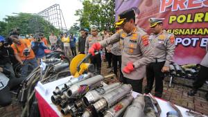 Pemusnahan-Knalpot-Brong-oleh-Kapolresta-Bogor-Kota-Kombes-Pol-Bismo-Teguh-Prakoso.jpg