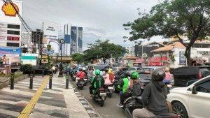 Penampakan-kemacetan-lalu-lintas-di-Jalan-Margonda-Raya-Kecamatan-Beji-1.jpg