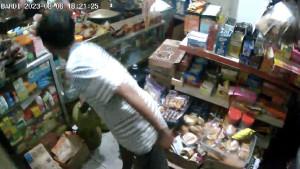 Pencurian-tabung-gas-3-kilogram-tertangkap-CCTV-di-Jatinegara-Jakarta-Timur.jpg