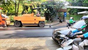 Pengaspalan-di-Jalan-Akses-UI-Depok.jpg