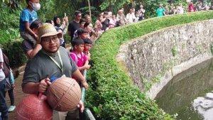 Pengunjung-Ragunan-Saksikan-Feeding-Time.jpg