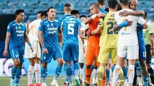Persija-kalah-1-2-dari-Persib-Bandung-di-Stadion-Si-Jalak-Harupat-Bandung.jpg