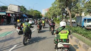 Petugas-gabungan-dari-TNI-Polri-dan-Satpol-PP-patroli-skala-besar.jpg