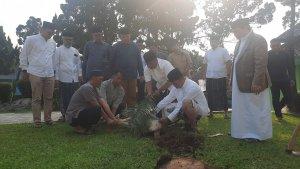 Pj-Bupati-Bogor-Asmawa-Tosepu-kanan-depanmenyembelih-hewan-kurban.jpg