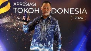 Pj-Bupati-Bogor-Asmawa-Tosepu-meraih-penghargaan-Kategori-Pelestarian-Lingkungan.jpg
