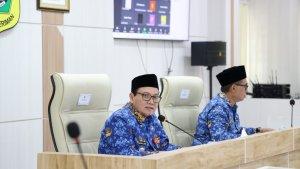 Pj-Bupati-Bogor-Bachril-Bakri-kiri-saat-memimpin-rapat-di-Aula-Setda.jpg