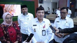 Pj-Bupati-Bogor-Bachril-Bakri-saat-ditemui-wartawan-di-Cibinong-pada-Jumat-2412025.jpg