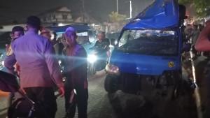 Polisi-melakukan-olah-TKP-angkot-yang-meledak-di-Jalan-Mayor-Oking.jpg